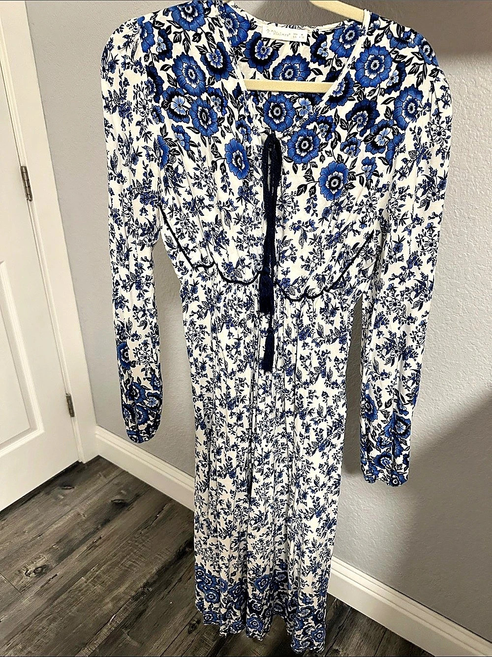 R. Viormos Floral Maxi Dress in Blue & Cream Size Medium Like New